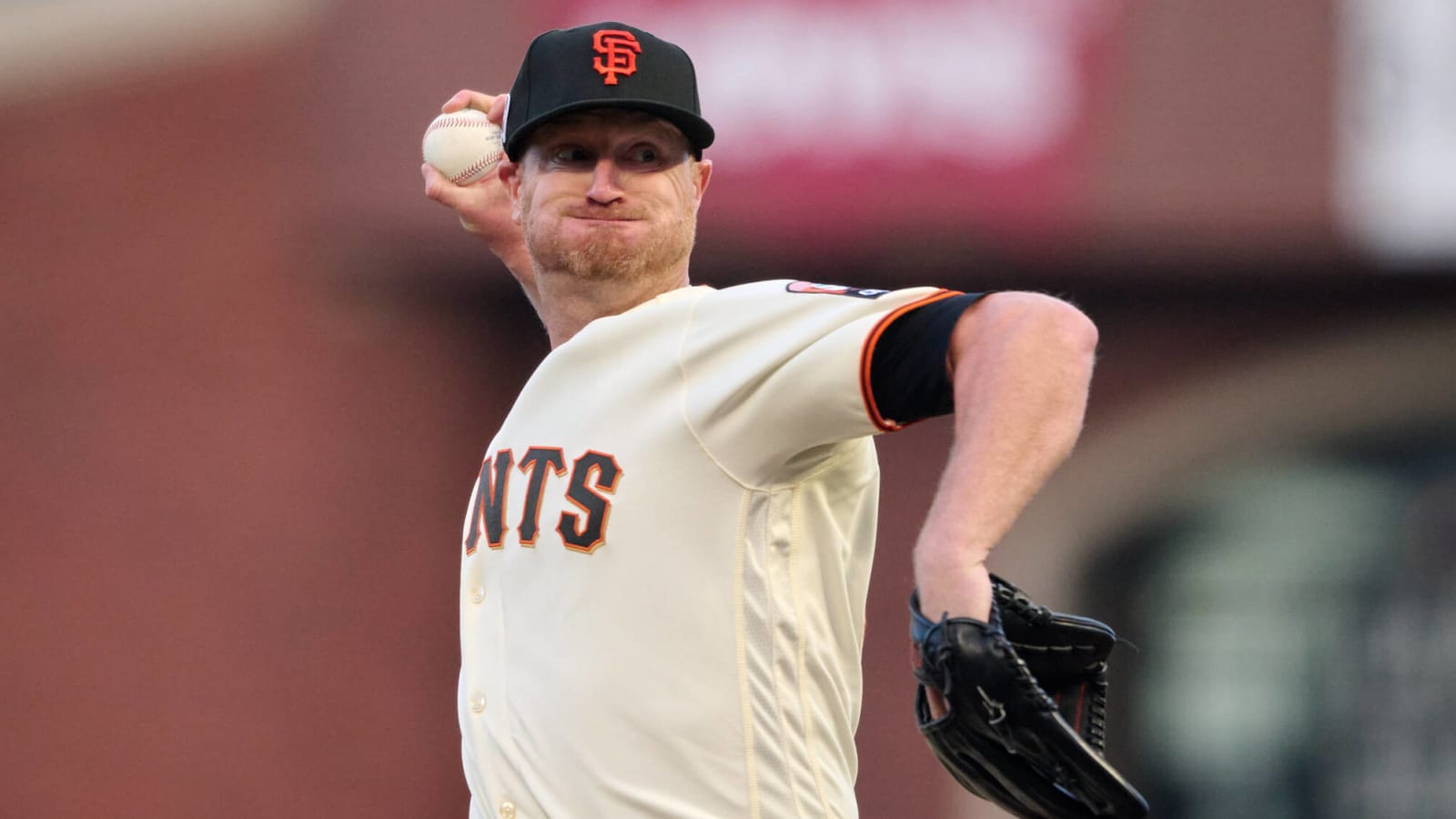 Giants place former All-Star pitcher, another righty on IL