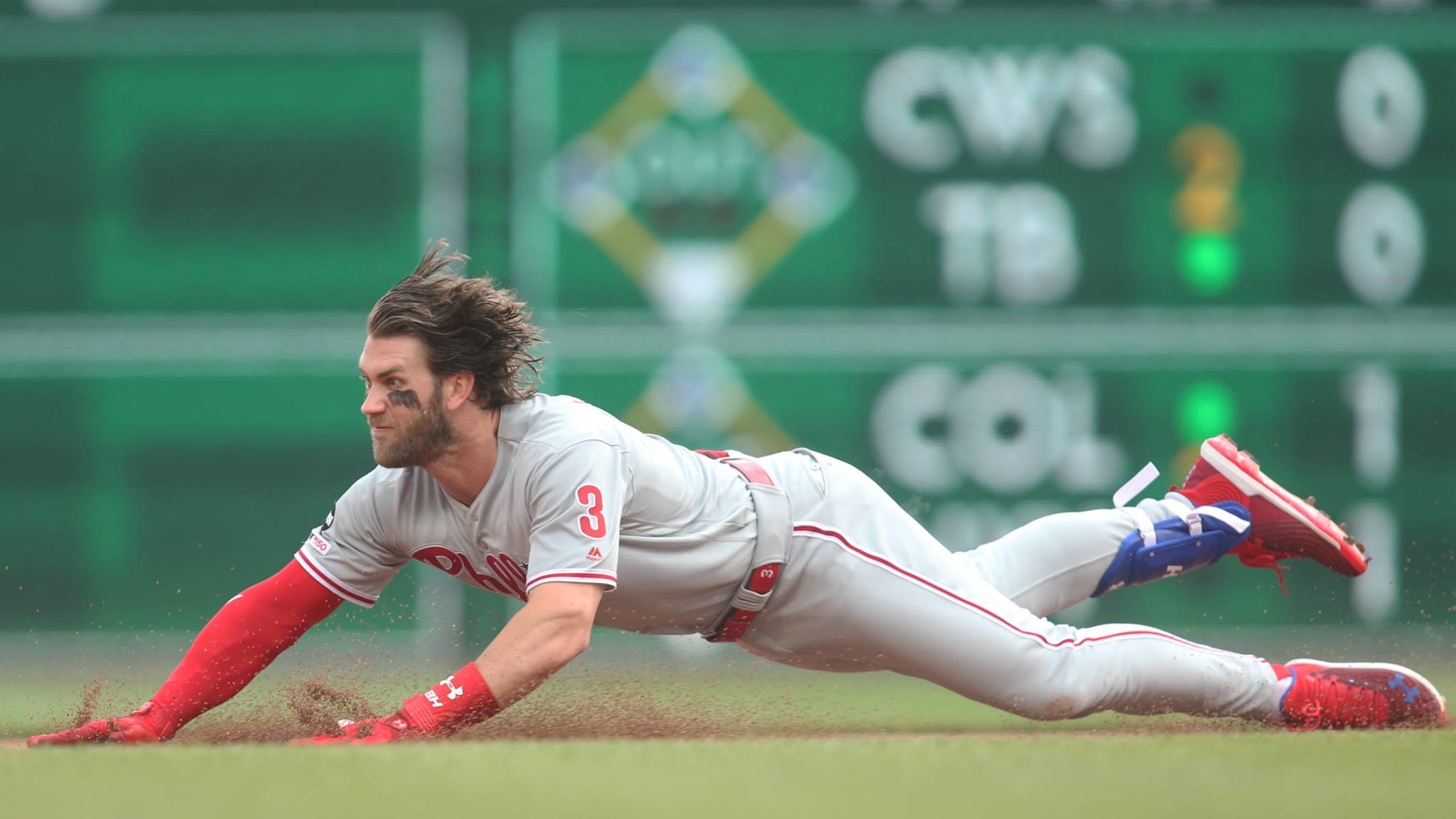 Bryce Harper has a new headband in spring training with his son