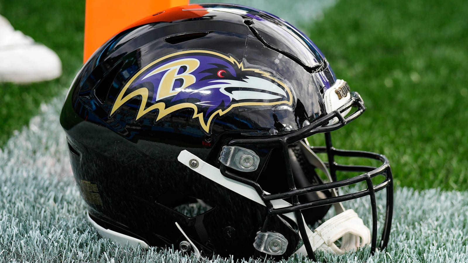 Ravens fired up crowd with Omar’s whistle from ‘The Wire’