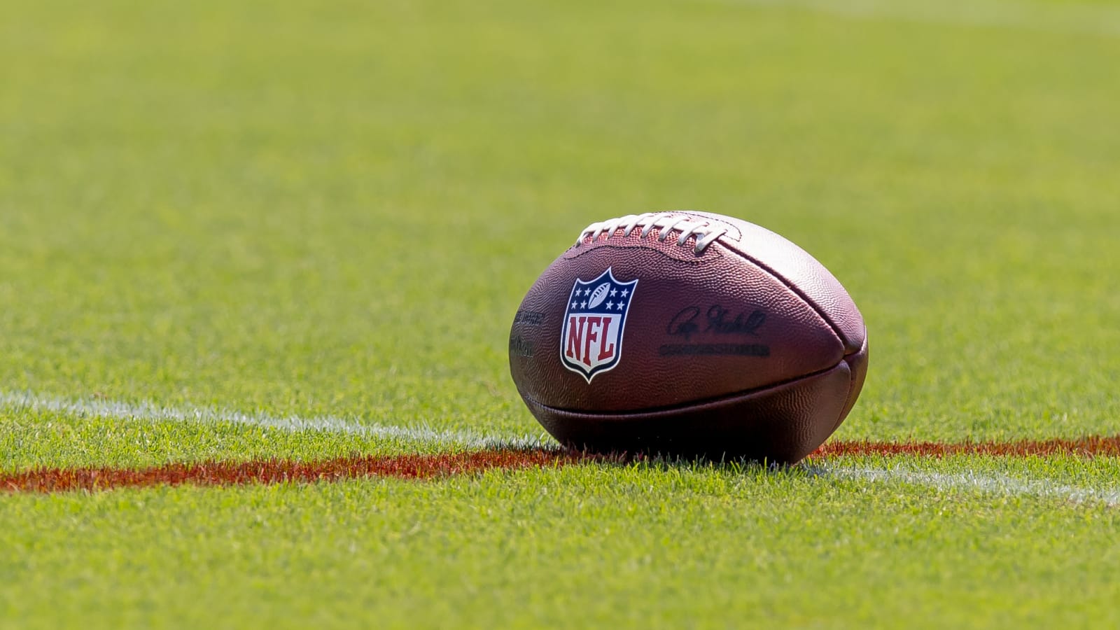 Technology to replace NFL's 'chain gang' has uninspiring debut
