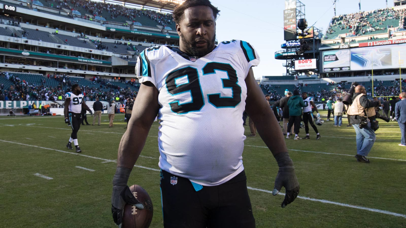 Panthers DL Kyle Love caught sleeping on bench during loss?