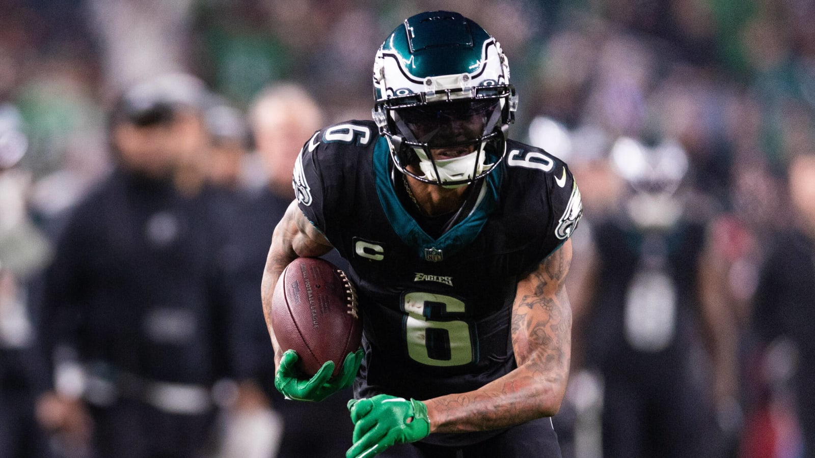 Watch Massive DeVonta Smith catch leads to important Eagles TD