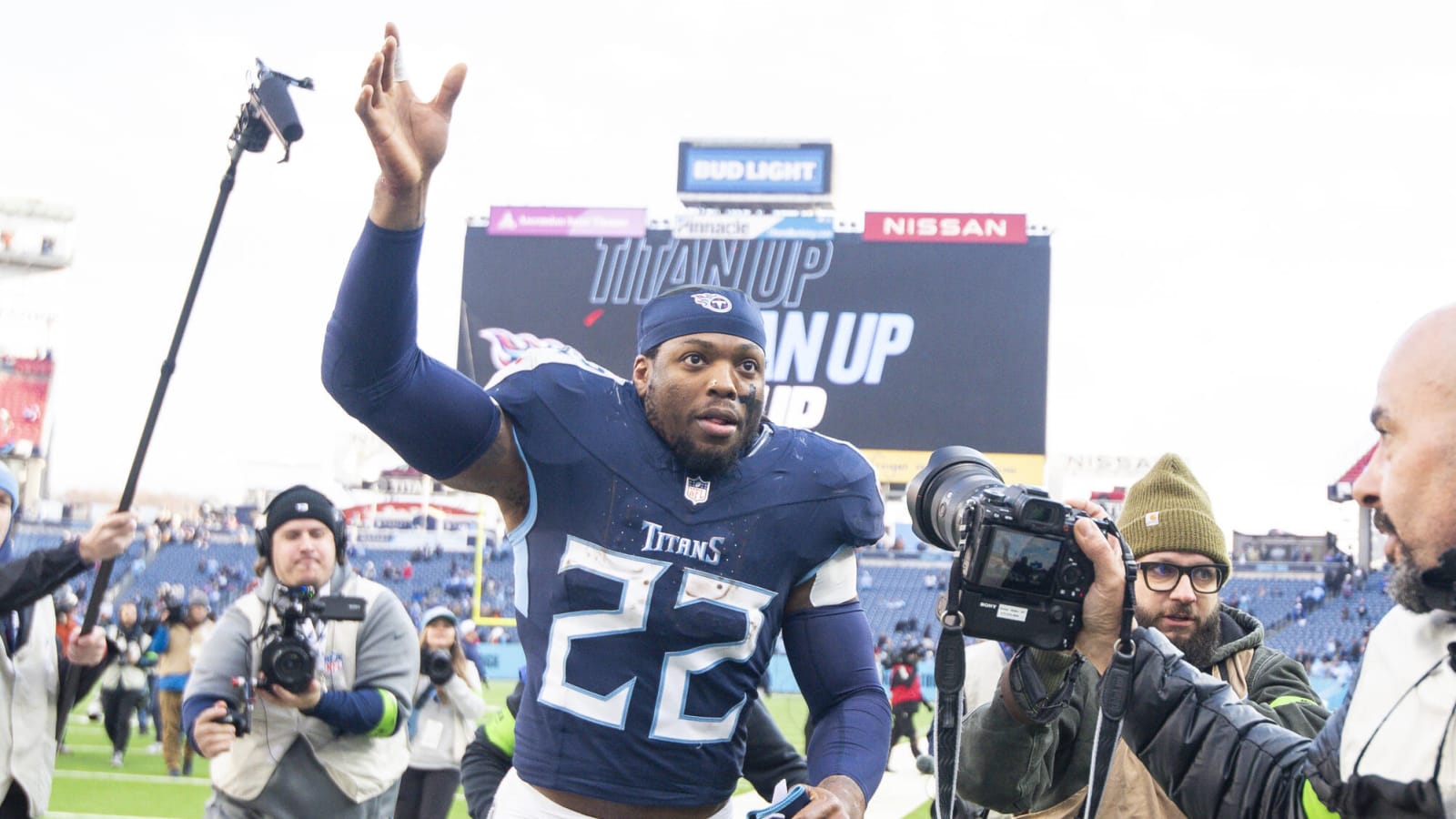 Watch: Derrick Henry says goodbye to Titans fans
