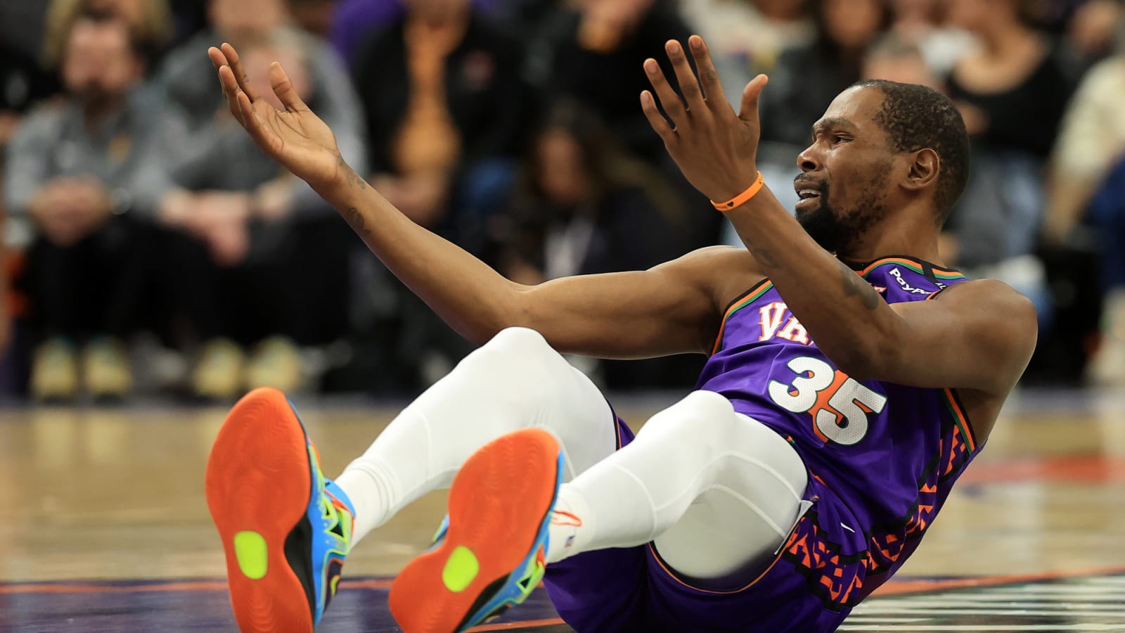 The Suns' underwhelming season continues in loss to Lakers