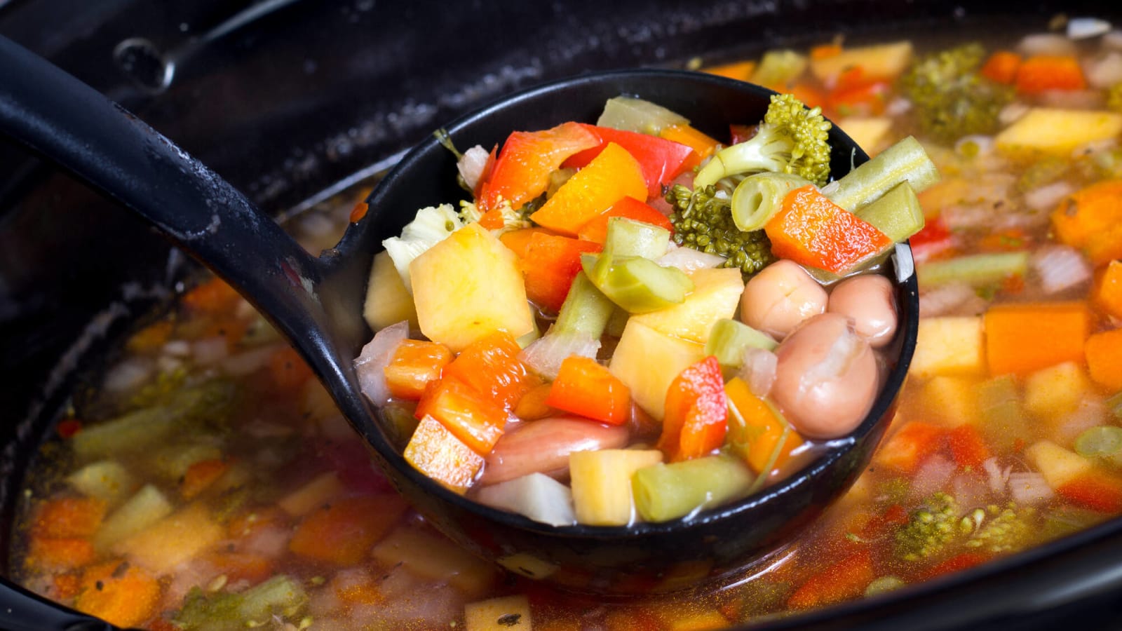 Slow Cooker Chicken Pot Pie Soup - Creme De La Crumb