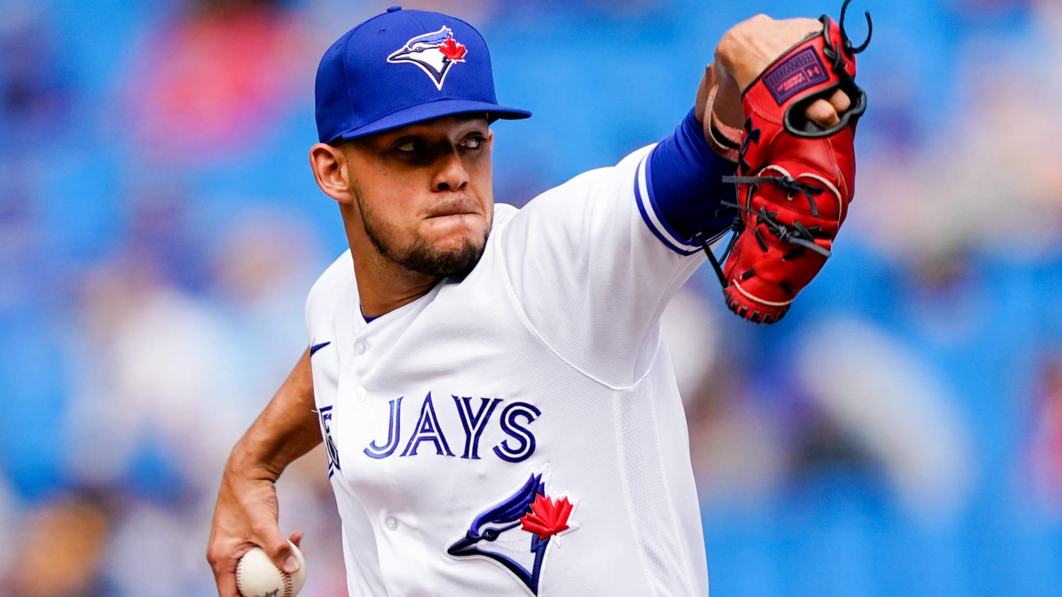 José Berríos carries no-hitter into 7th in Blue Jays' win