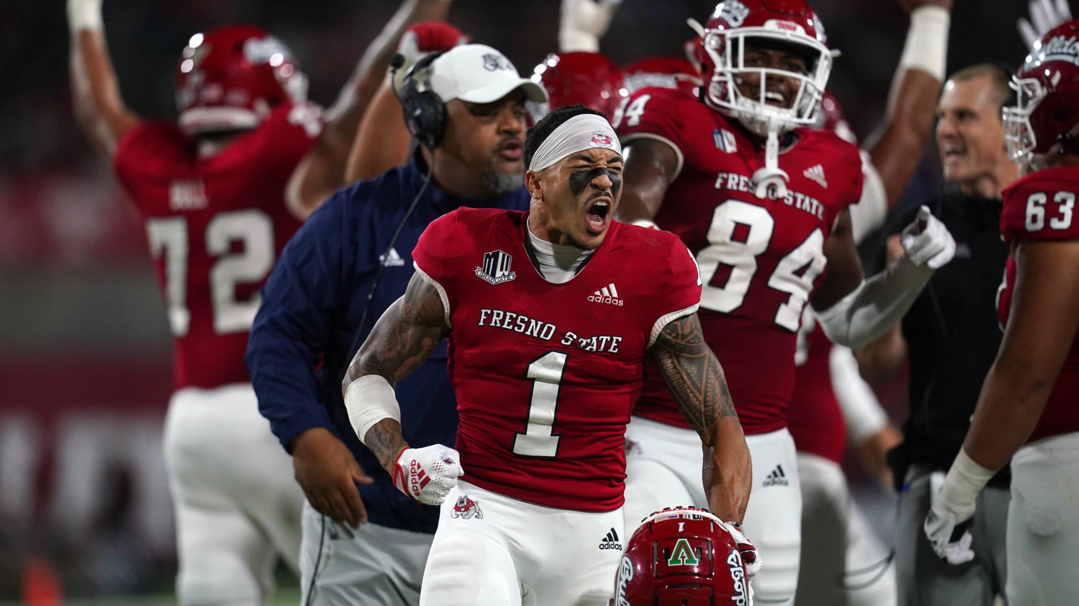 Mother, daughter reportedly injured after Fresno State coach punches window | Yardbarker Mother, daughter reportedly injured after Fresno State coach punches window | Yardbarker