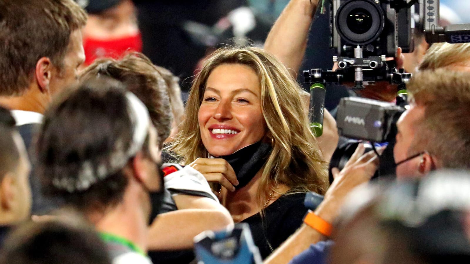 Gisele Bündchen tweets support message for Tom Brady before Bucs’ opener