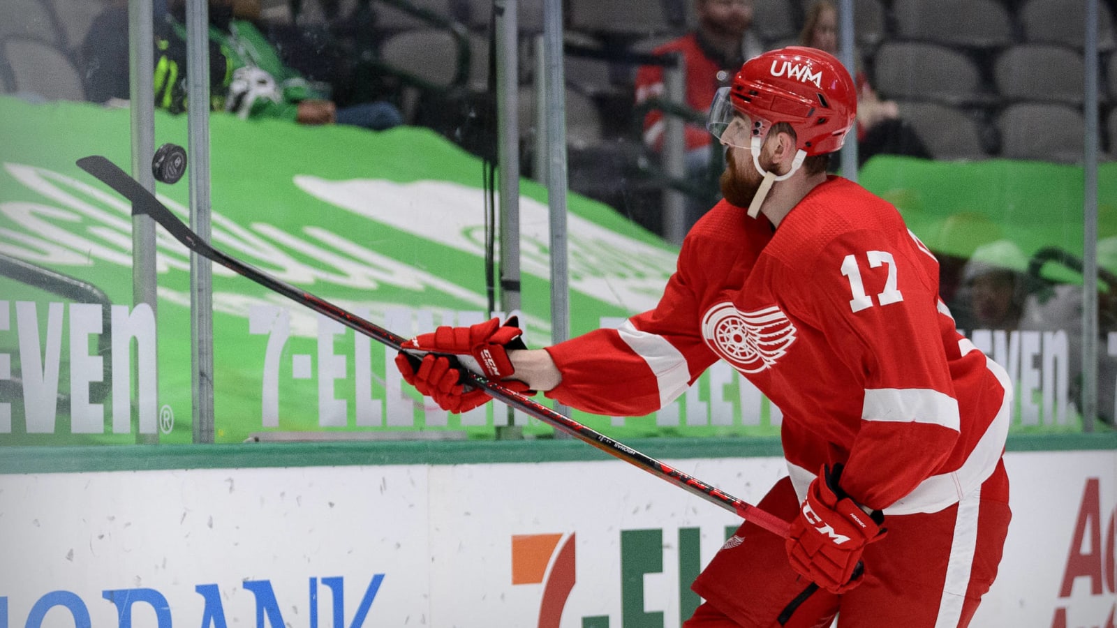 Filip Hronek re-signs with Red Wings on three-year, $13.2 million deal