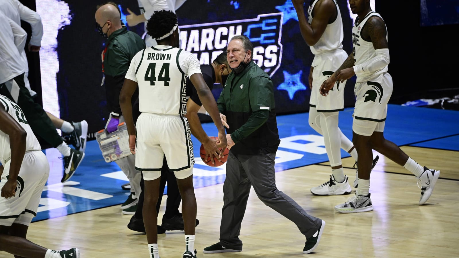 Spartans' Tom Izzo, Gabe Brown get into heated exchange