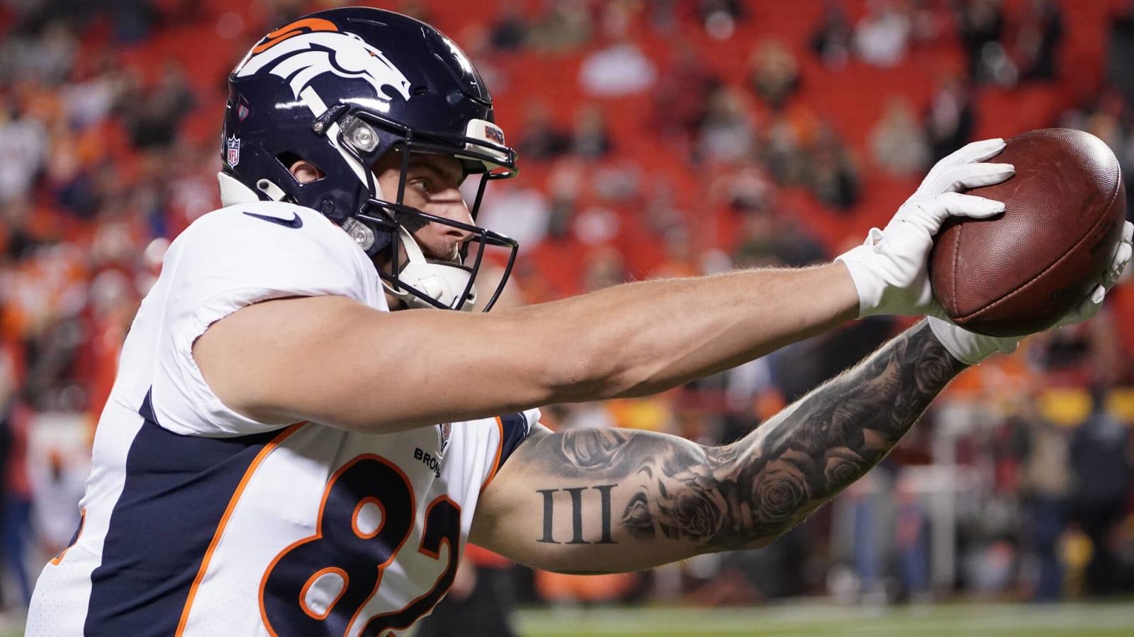 Broncos re-sign TE Eric Saubert to one-year deal