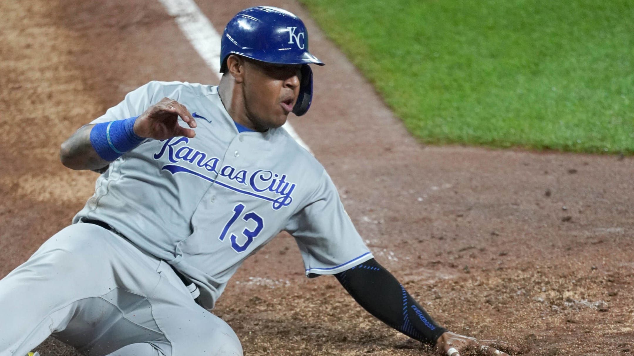 Kansas City Royals sign Salvador Perez to four year extension