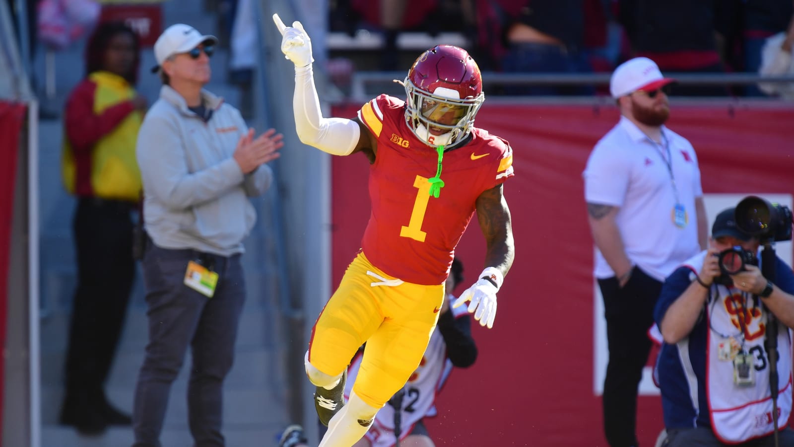 Vols insider details the latest in Tennessee&#39;s pursuit of USC transfer WR Zachariah Branch