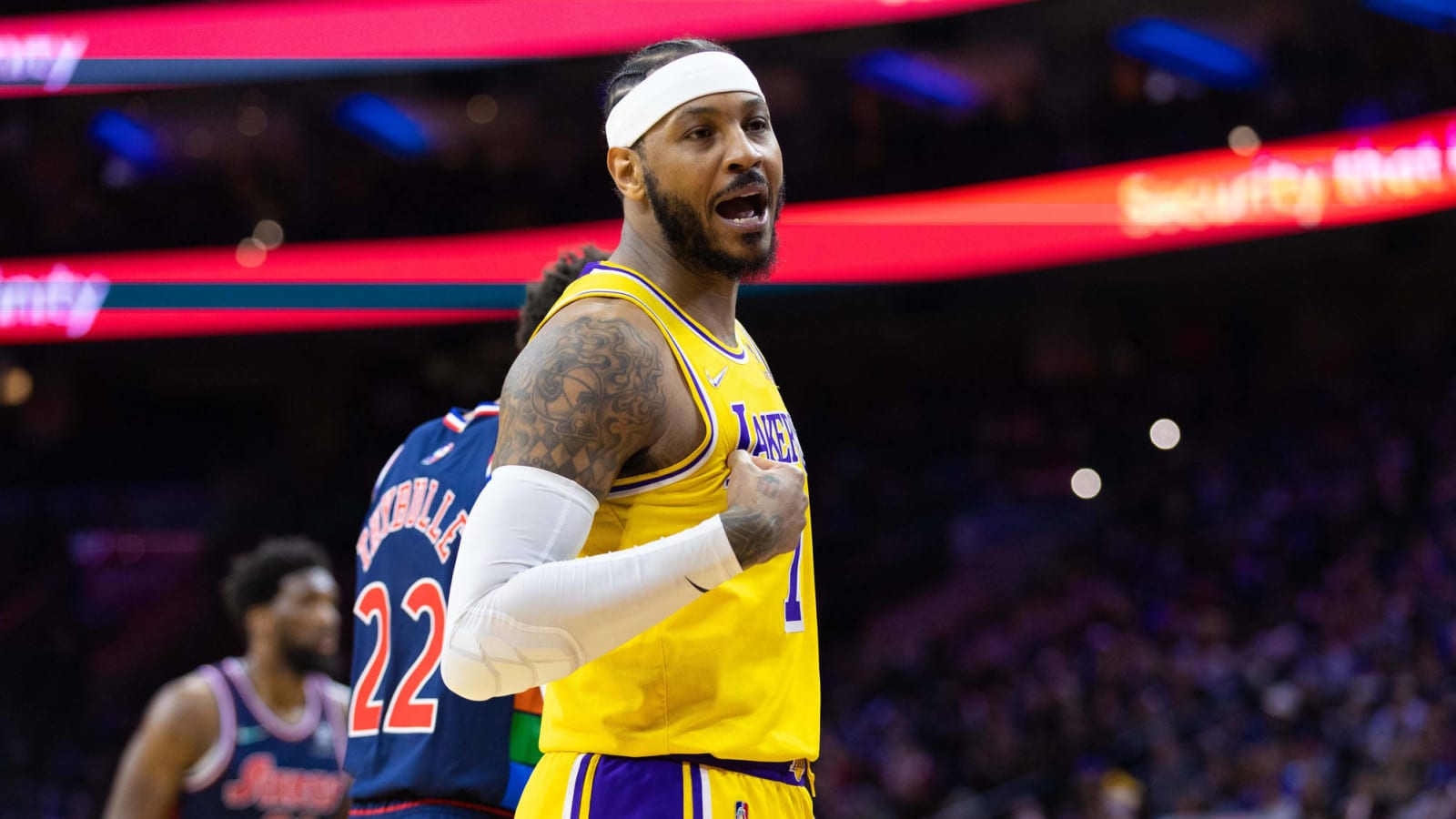 Watch: 76ers fans ejected after exchange with Lakers' Carmelo Anthony