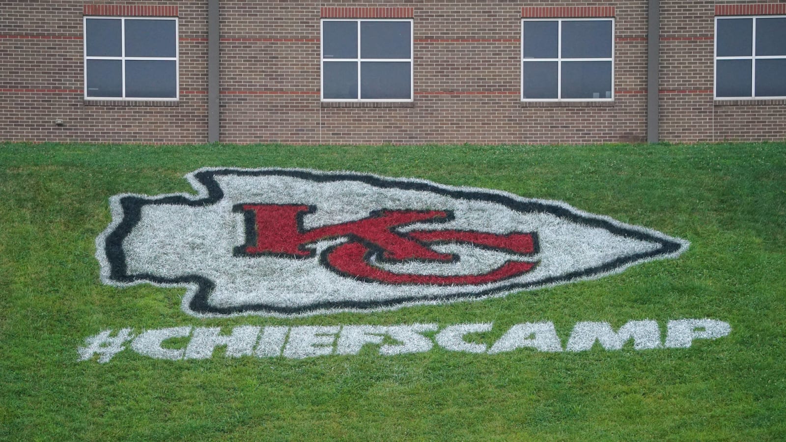 Chiefs cancel practice following medical emergency with player