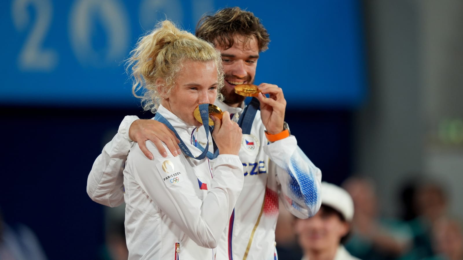 Katerina Siniakova and Tomas Machac, who broke up right before Paris Olympics, kiss and make up after winning Gold in mixed doubles