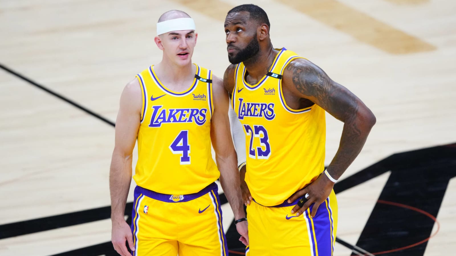 Watch: Alex Caruso throws alley-oop off the glass to LeBron James