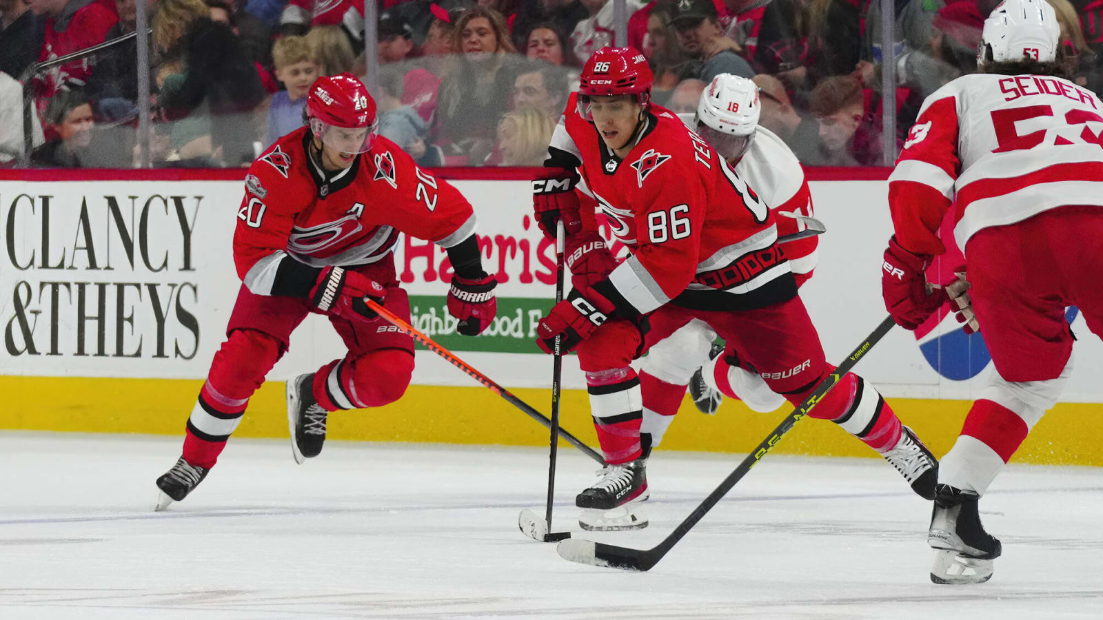 Hurricanes forward suffers broken hand in Game 2