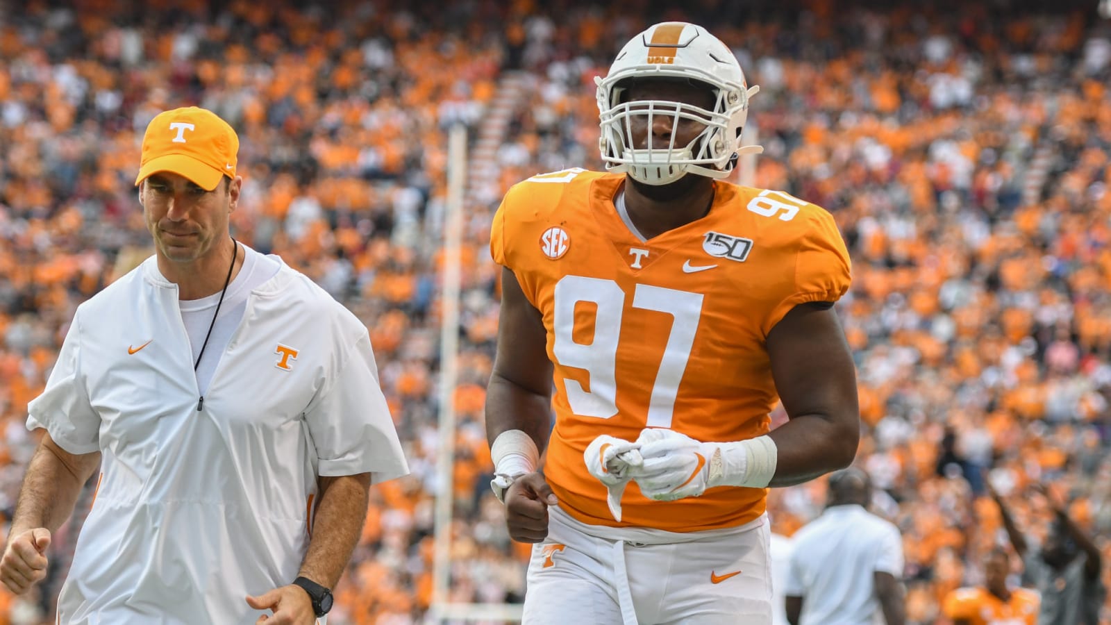 Former Tennessee Vols defensive lineman lands middle school head coaching job in Knoxville