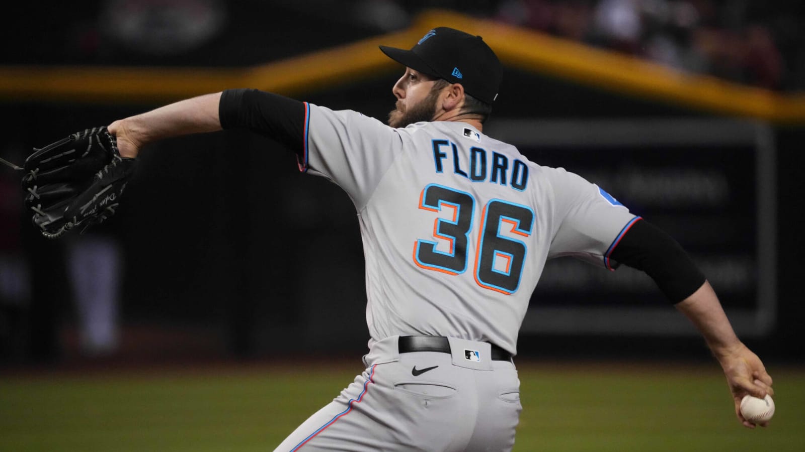 Marlins, Twins swap struggling relievers