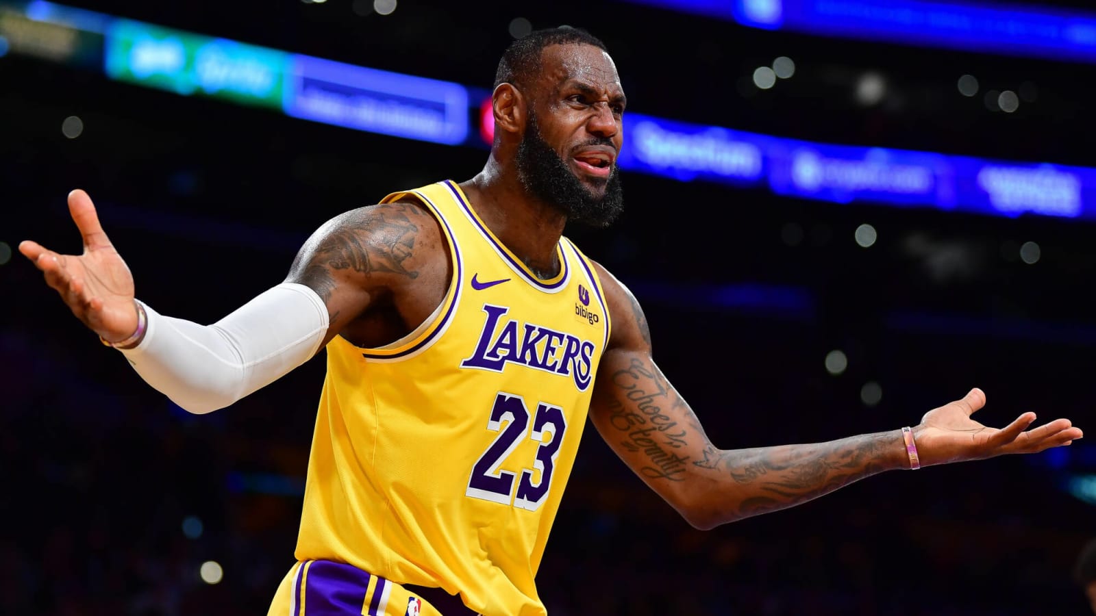 Lebron james black jersey cavs hotsell