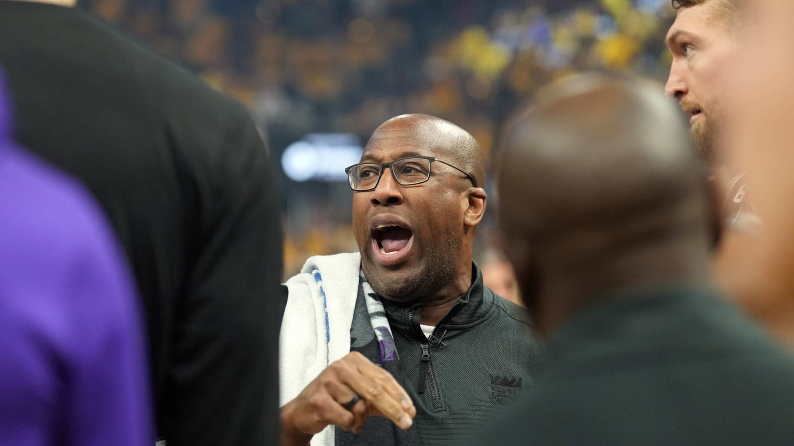 Mike Brown wants Kings to stop 'begging for fouls'