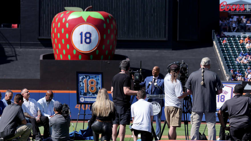 New York Mets honor Darryl Strawberry in fitting fashion