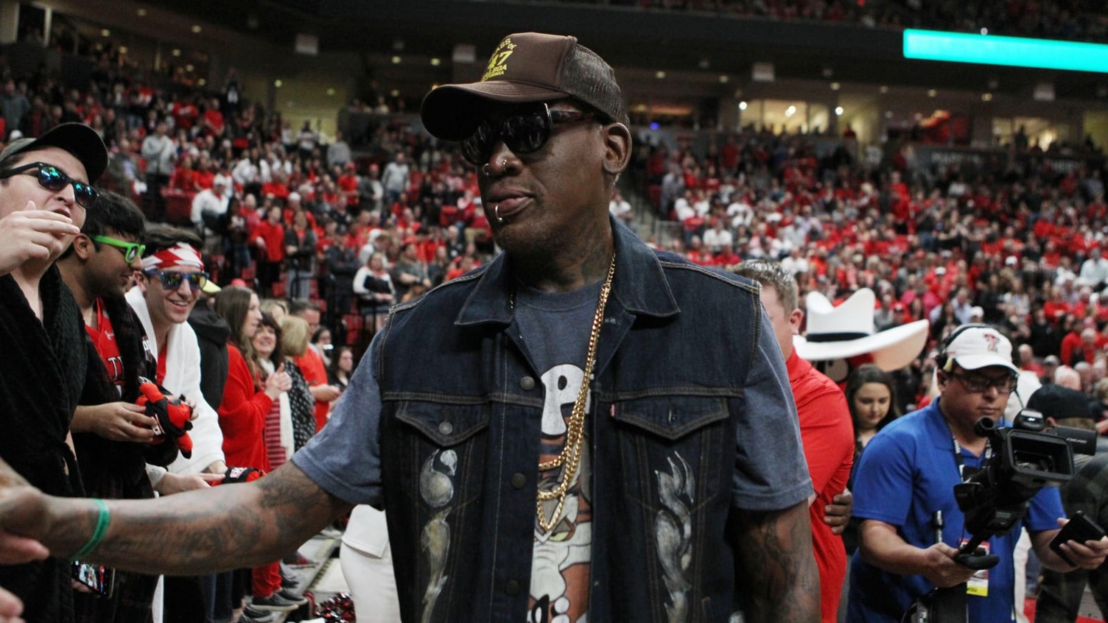 Phil Jackson asked Jordan, Pippen how they felt about Bulls acquiring Dennis Rodman