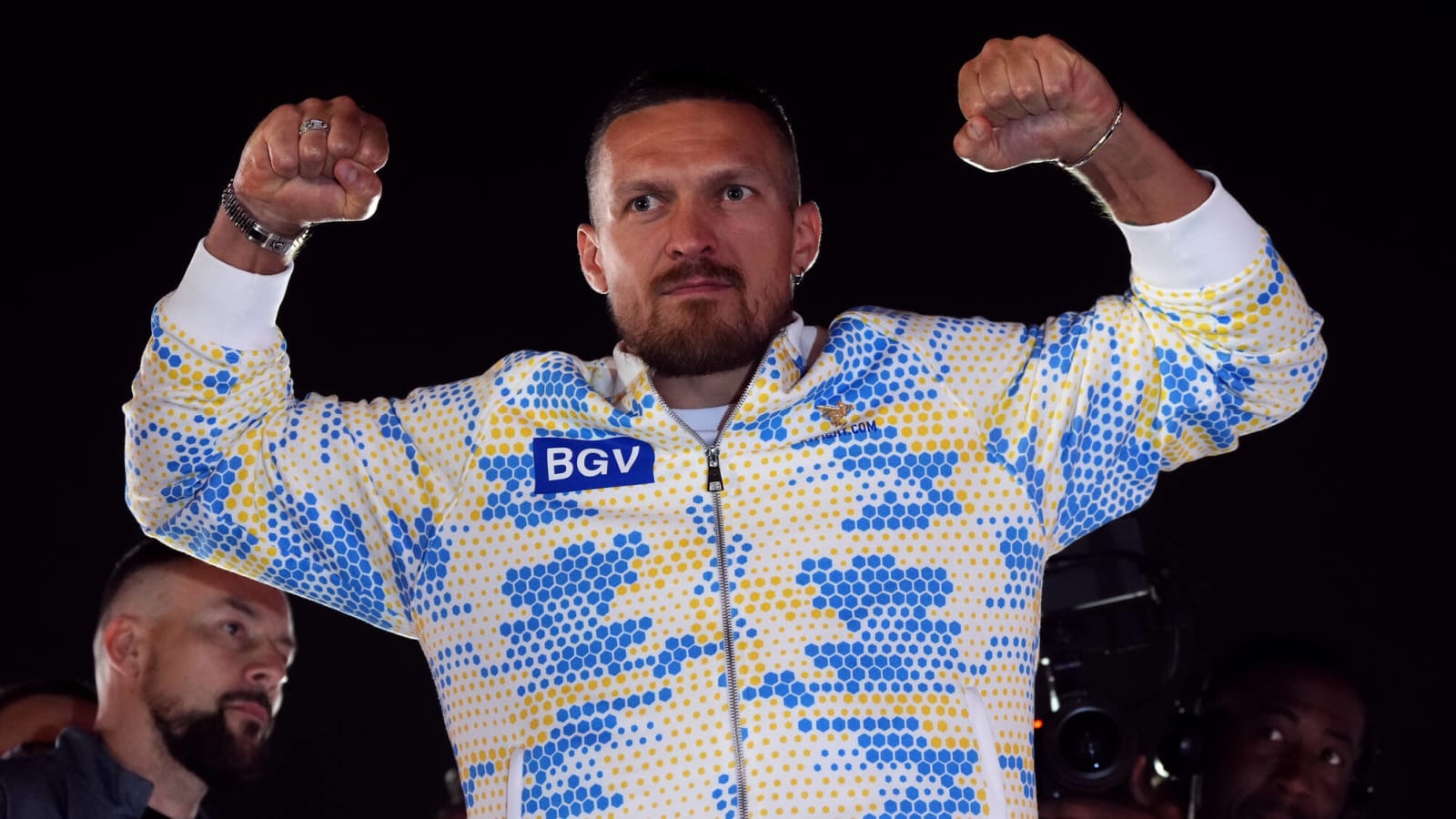 Usyk Taunts Fury During Media Workout – ‘Skinny Belly’