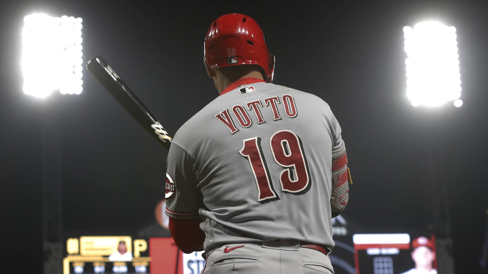 Reds place veteran face of franchise on IL