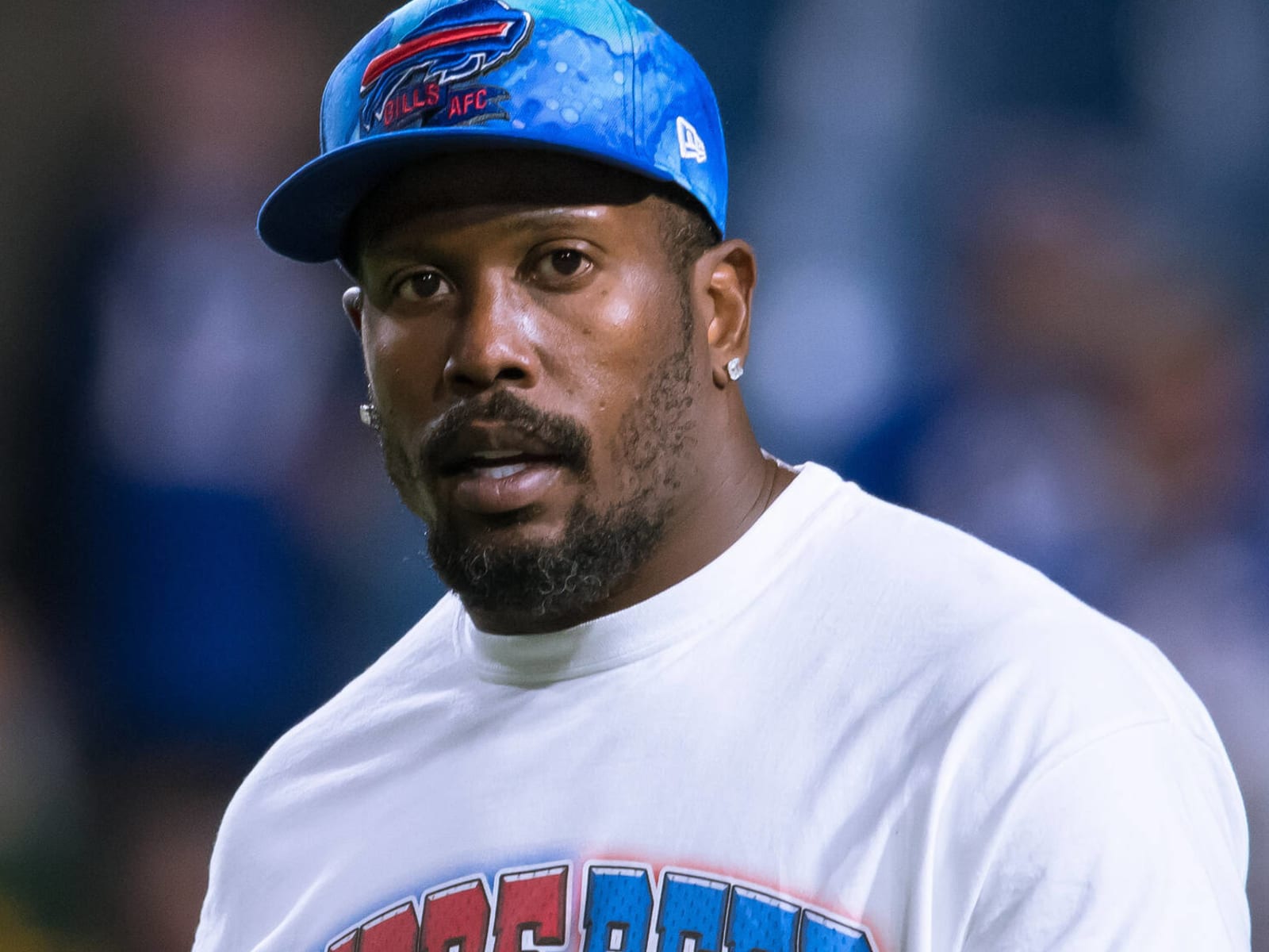 Von Miller shows off wild haircut during Bills debut