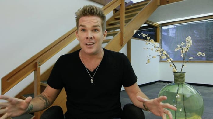 Sugar Ray breaks up a long-distance relationship