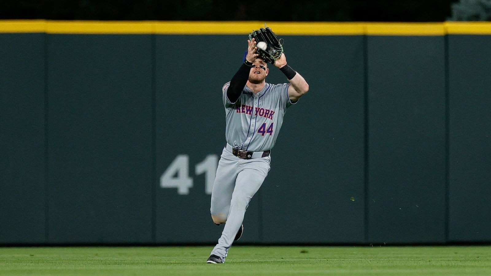 Minnesota Twins Sign Gold Glove Outfielder