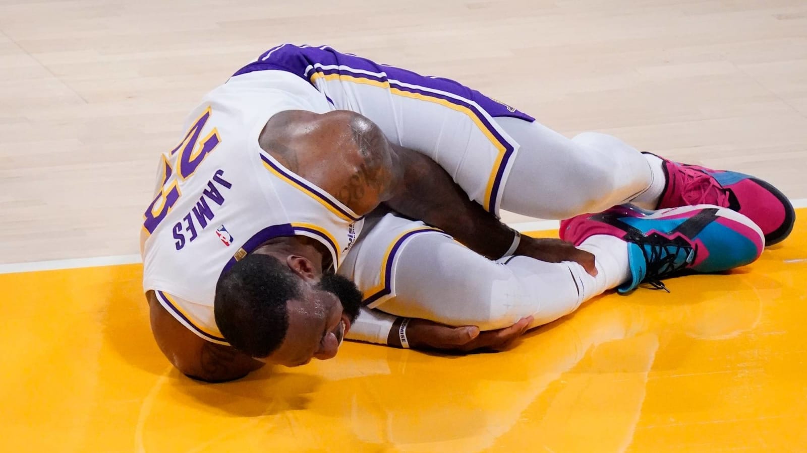 LeBron James expected to miss several weeks
