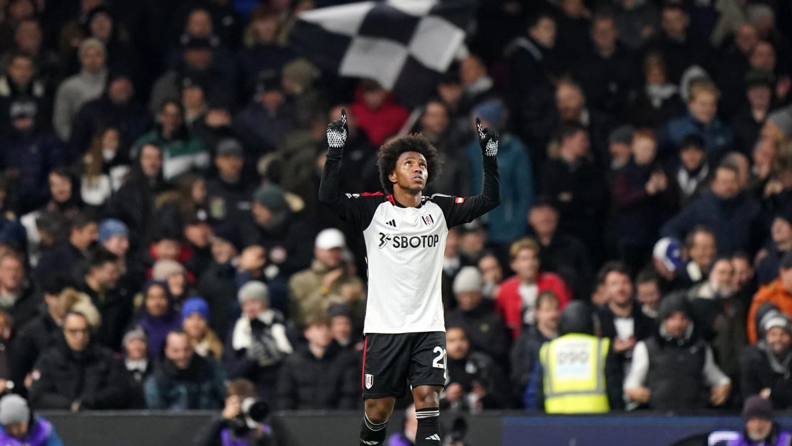 Willian joins elite company in penalty statistic
