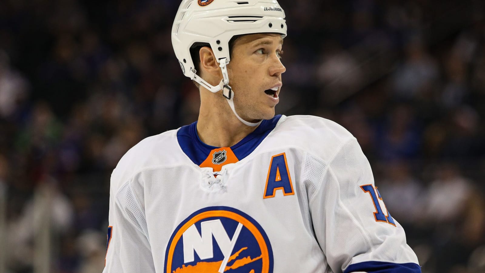 Islanders sign Matt Martin to one-year contract