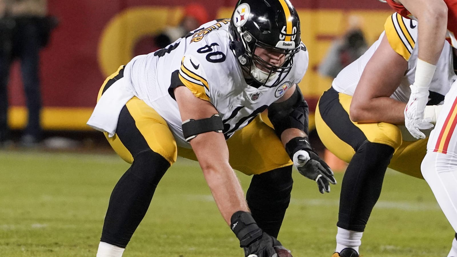 Steelers Lose Free Agent OL J.C. Hassenauer to NY Giants