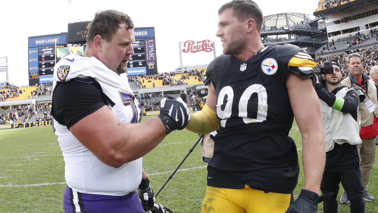 Steelers&#39; TJ Watt Suffers Seriously Gruesome Injury To Finger; Big Injury Updates On Cam Heyward, James Daniels 