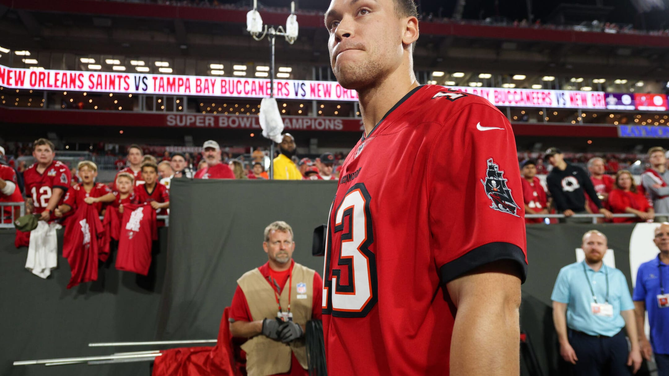 Aaron Judge wears Tampa Bay Buccaneers jersey