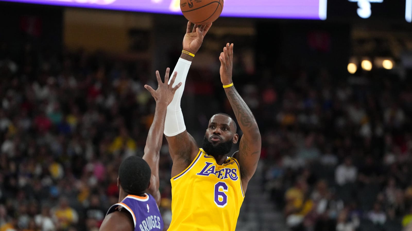 LeBron James Lights NBA World On Fire After Dominant Performance Against Phoenix Suns: "This Ain&#39;t The Year Y&#39;all See The Downfall"