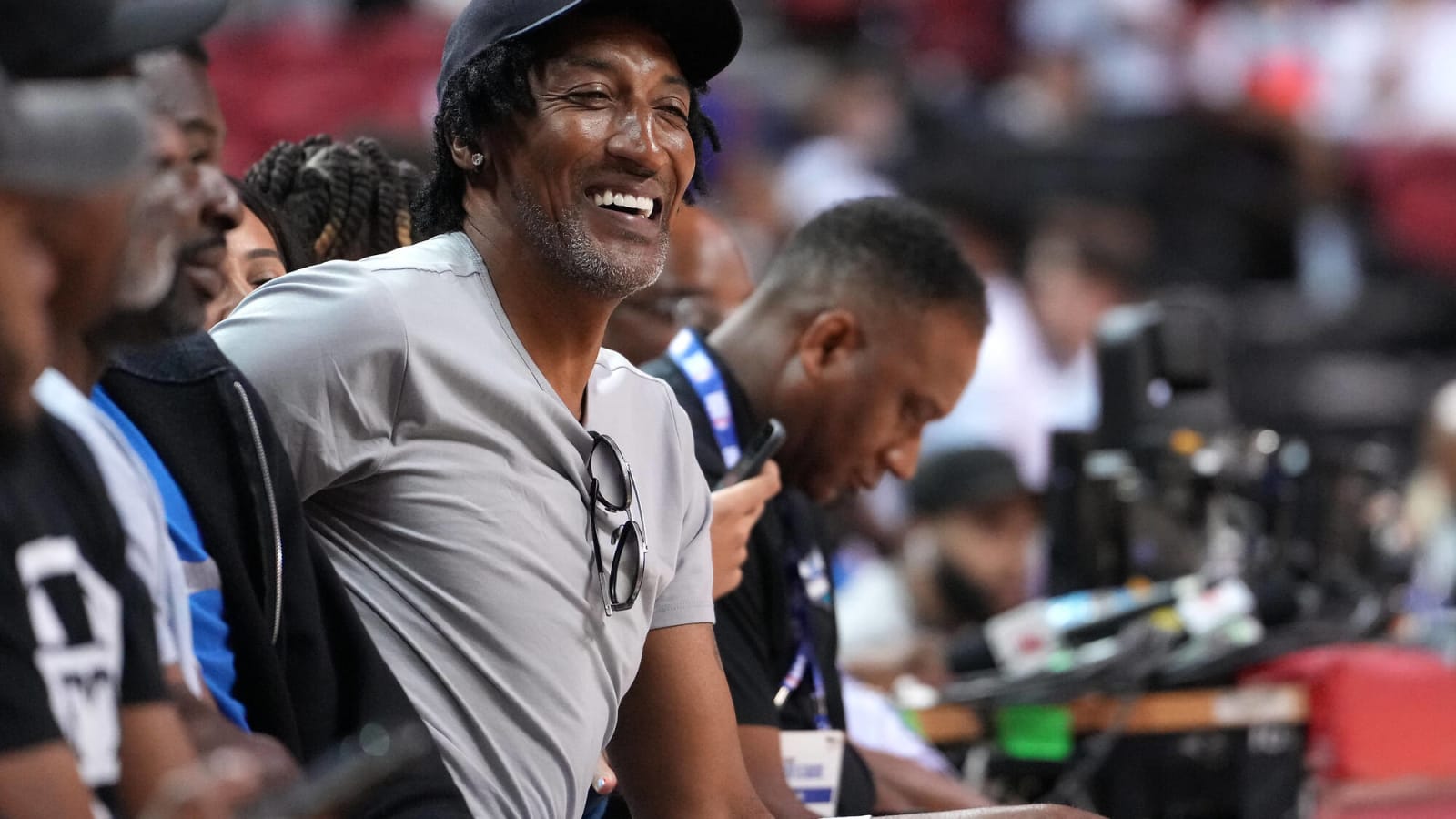 NBA Fans React To Scottie Pippen And Ron Harper Being Spotted