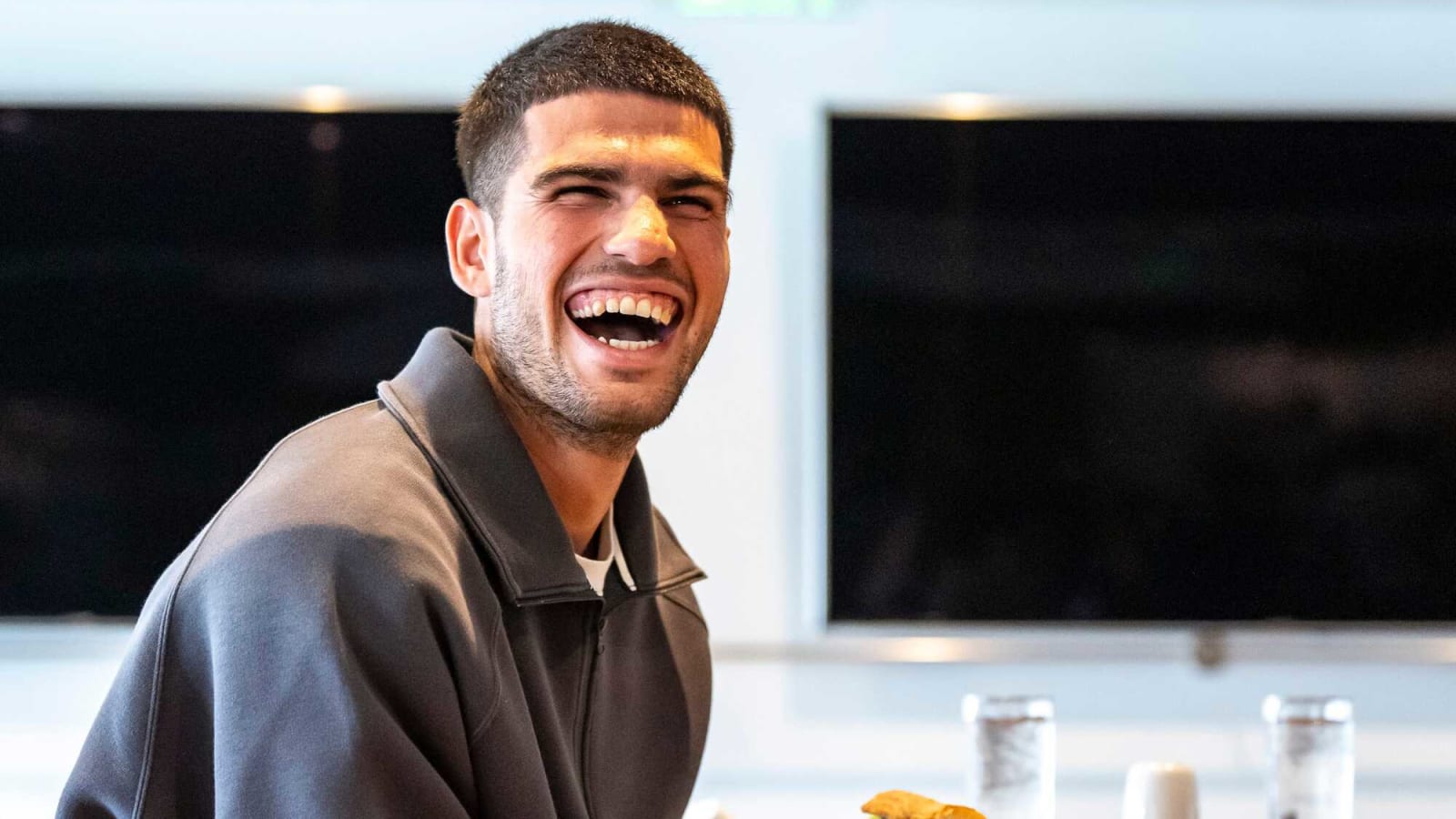 Carlos Alcaraz hit a shot that was impossible to return