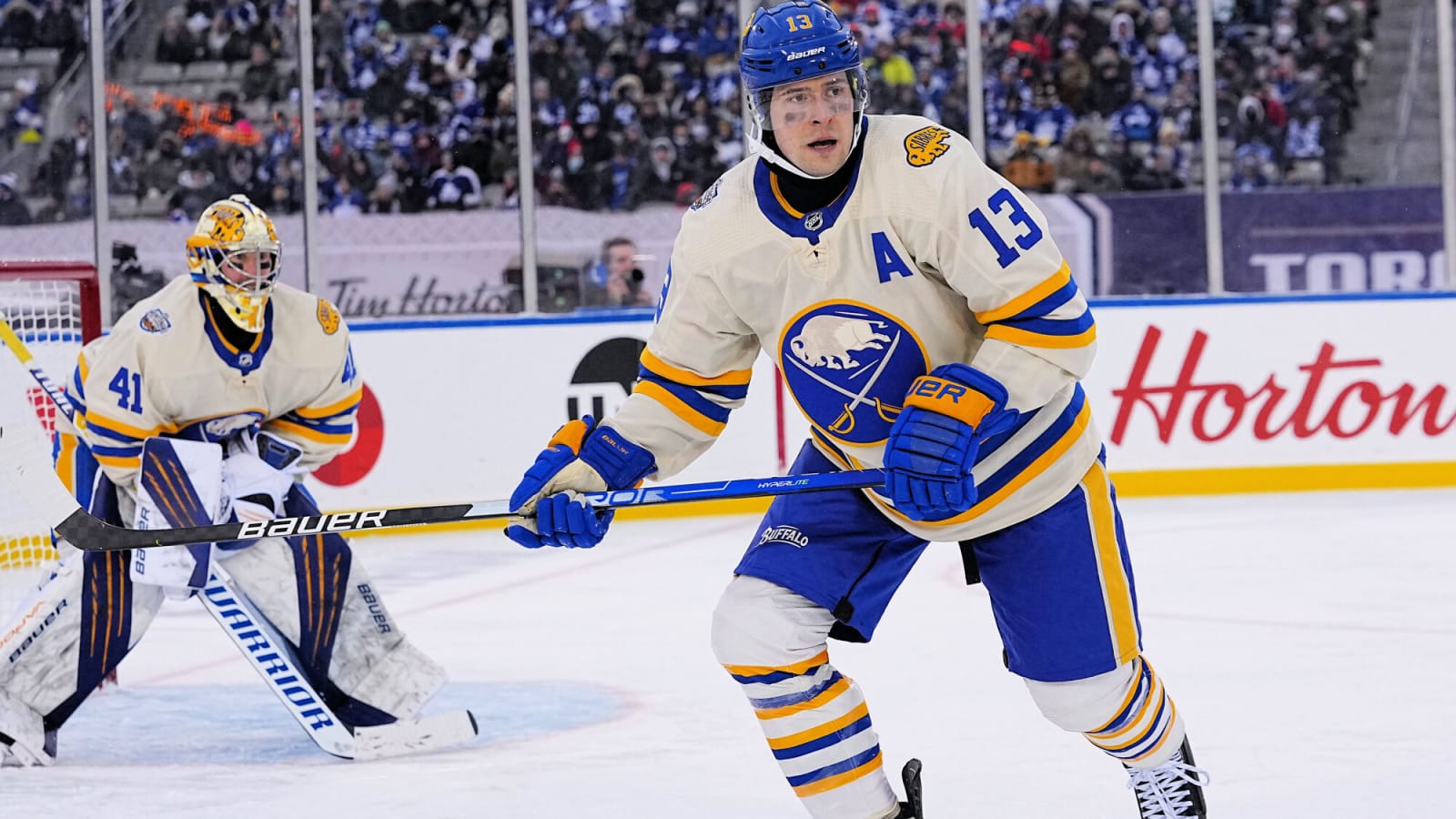 Veteran defenseman Mark Pysyk signs in Finland