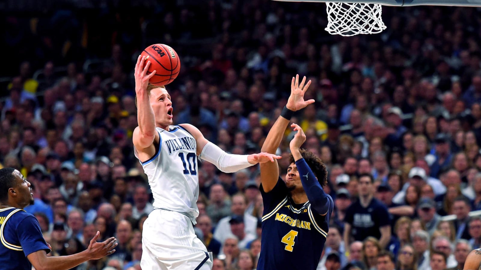 Twitter reacts to Donte DiVincenzo taking over title game