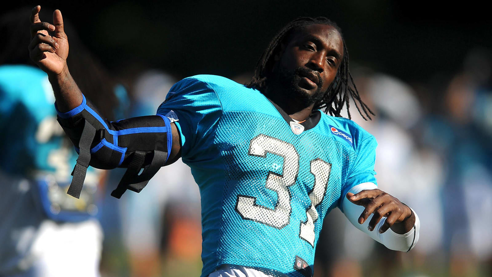 Former NFL star Charles Tillman graduates from FBI Academy