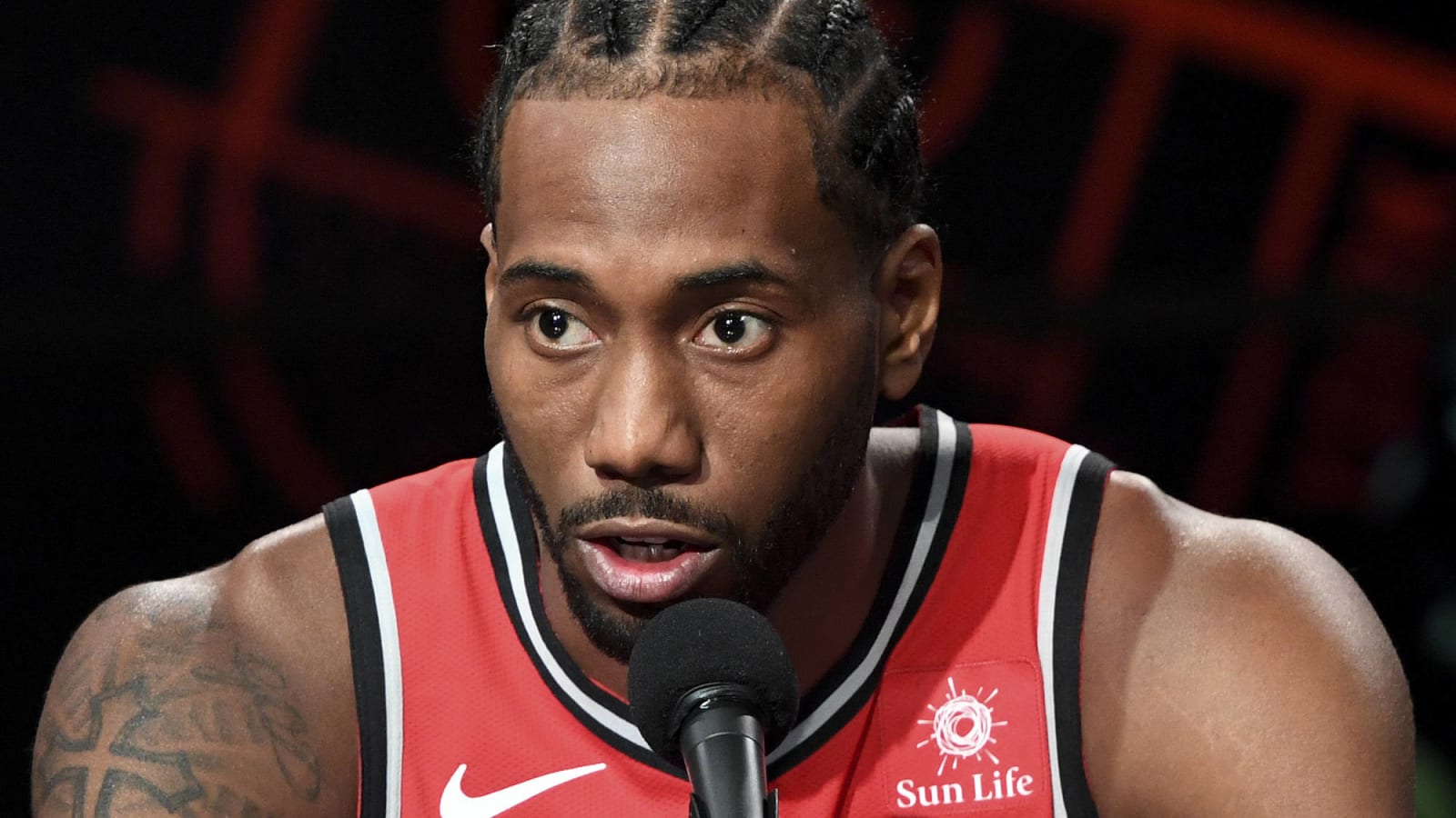 Kawhi Leonard unfazed that media day laugh is a meme