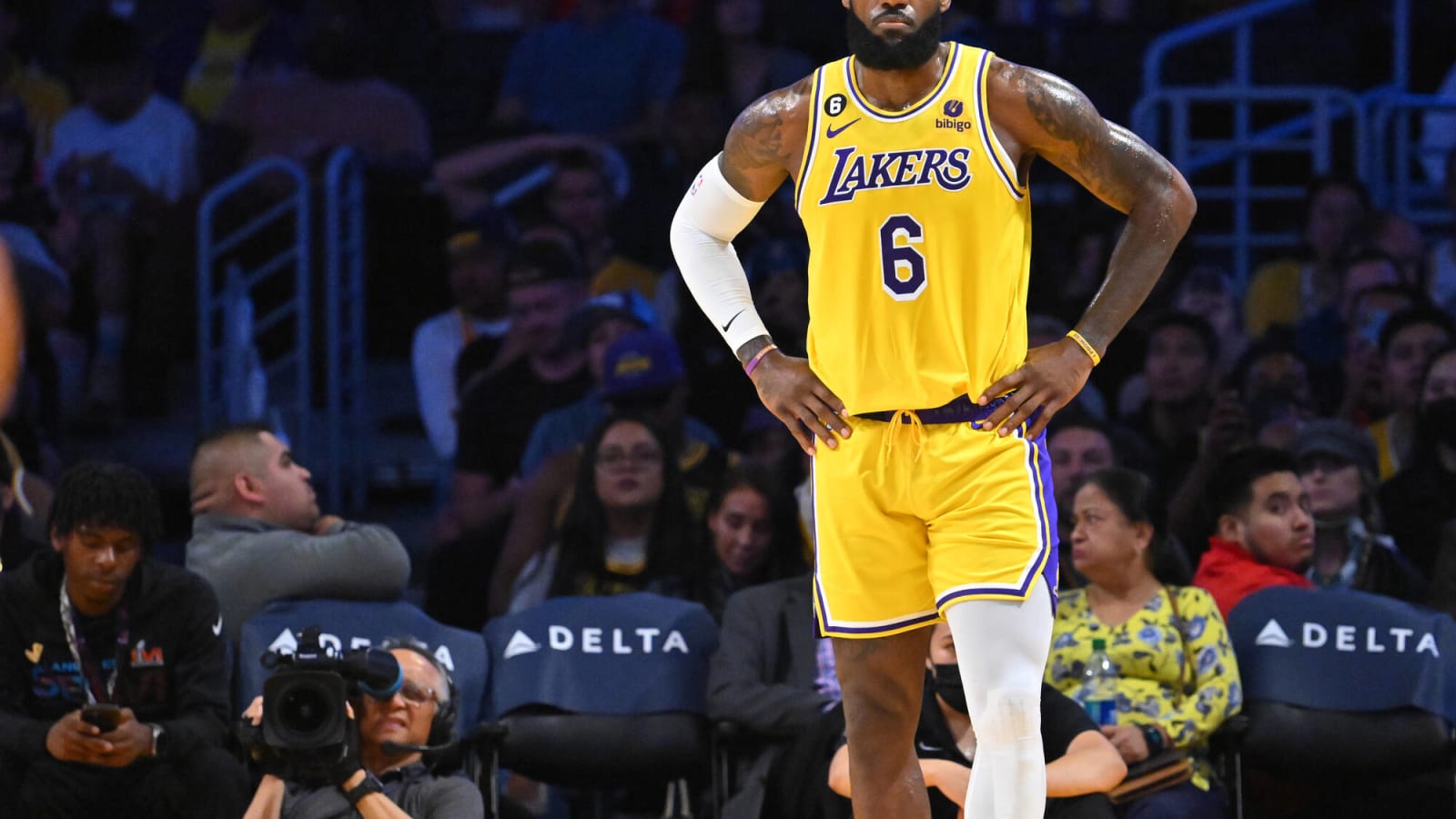 Lakers Fans Debate Which Of LeBron James Kobe Bryant Magic