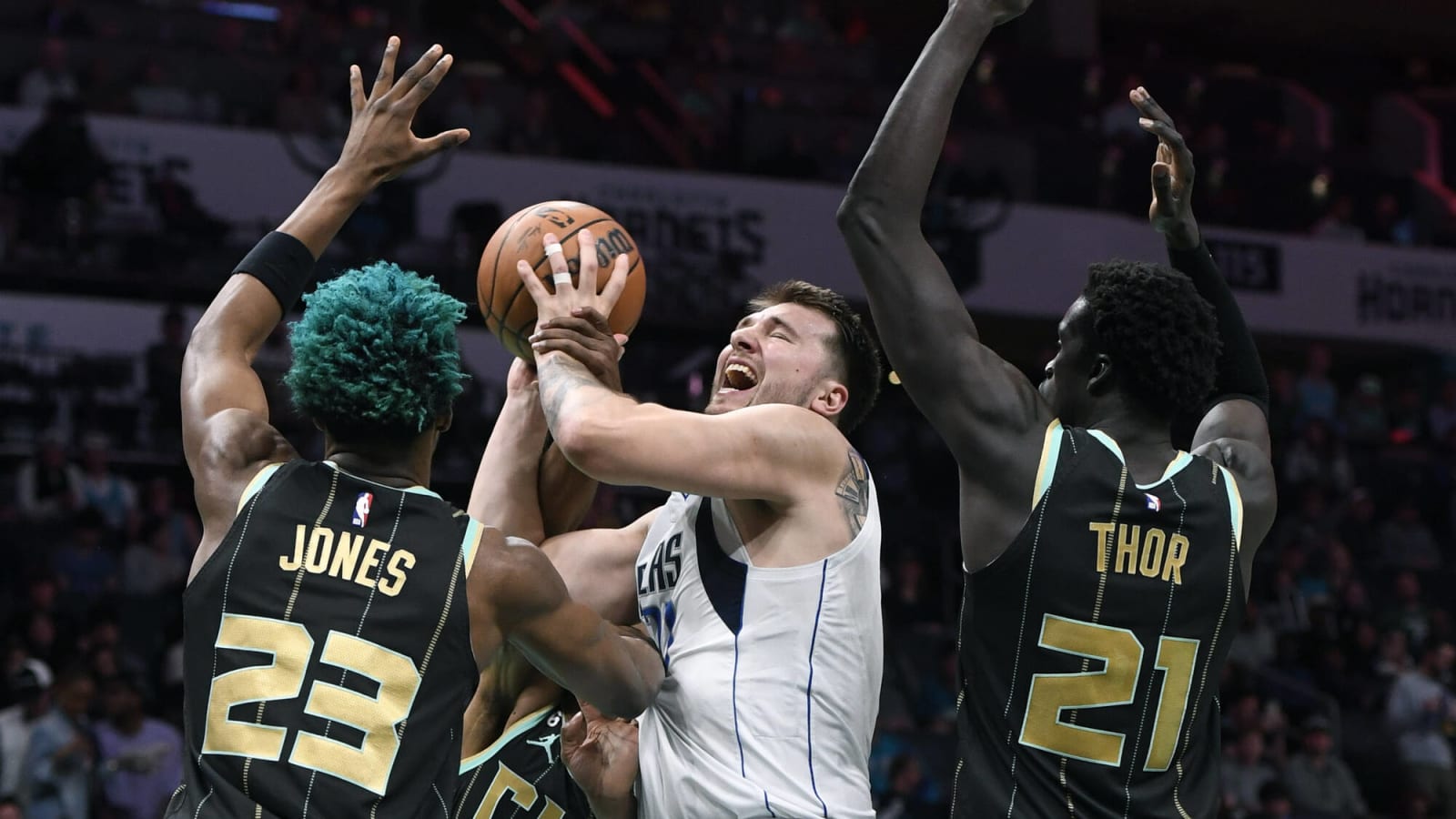 Dallas Mavericks at Indiana Pacers prediction, pick for 3/27: League rescinds Doncic's technical