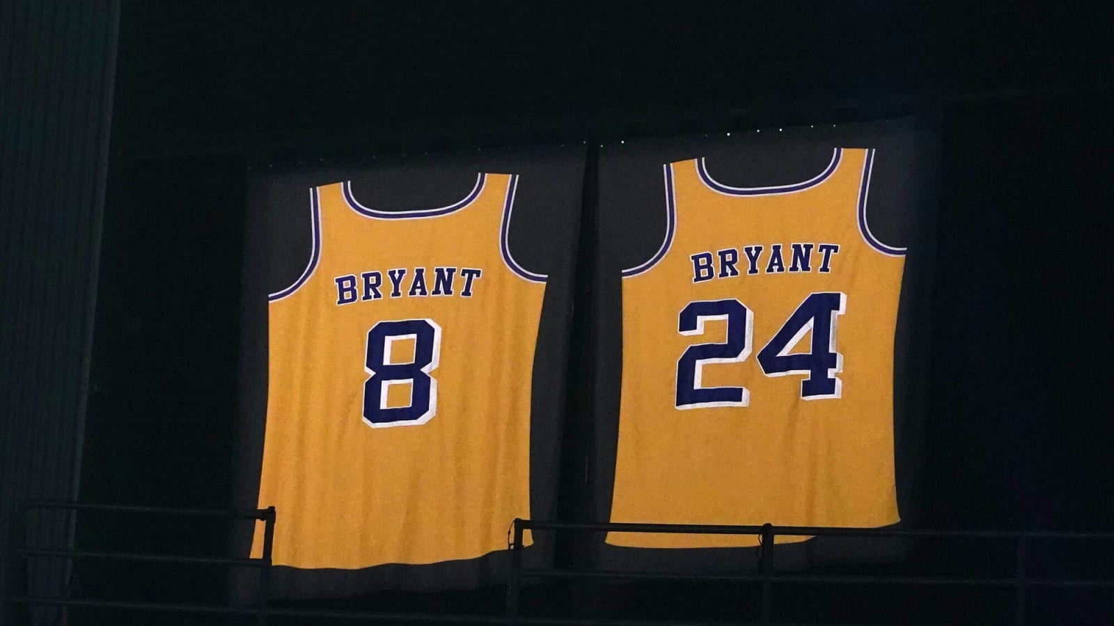 Kobe Bryant’s Los Angeles Lakers Jersey From 2009 Finals Just Gut Sold for CRAZY Money