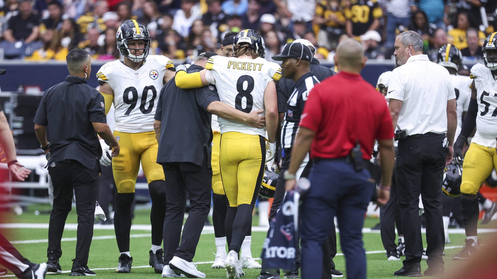 Steelers' Kenny Pickett forced to leave game vs. Texans with knee injury